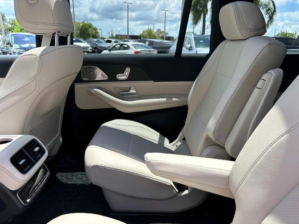 new 2025 Mercedes-Benz GLS 450 car, priced at $97,430