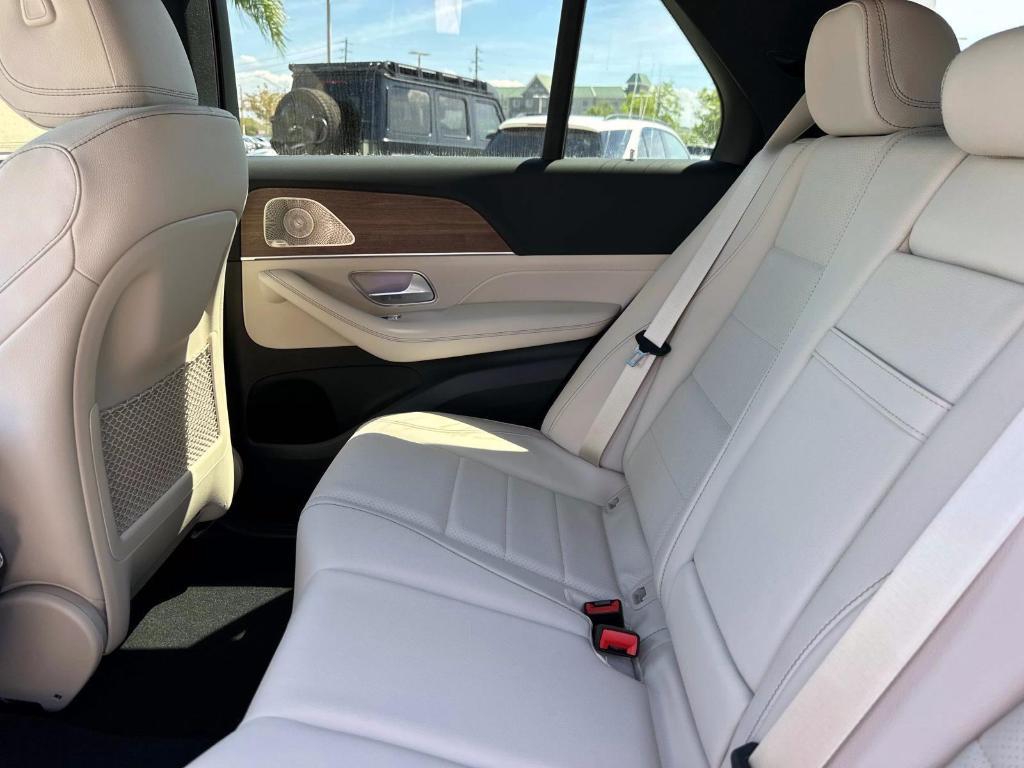 new 2025 Mercedes-Benz GLE 450 car, priced at $76,190