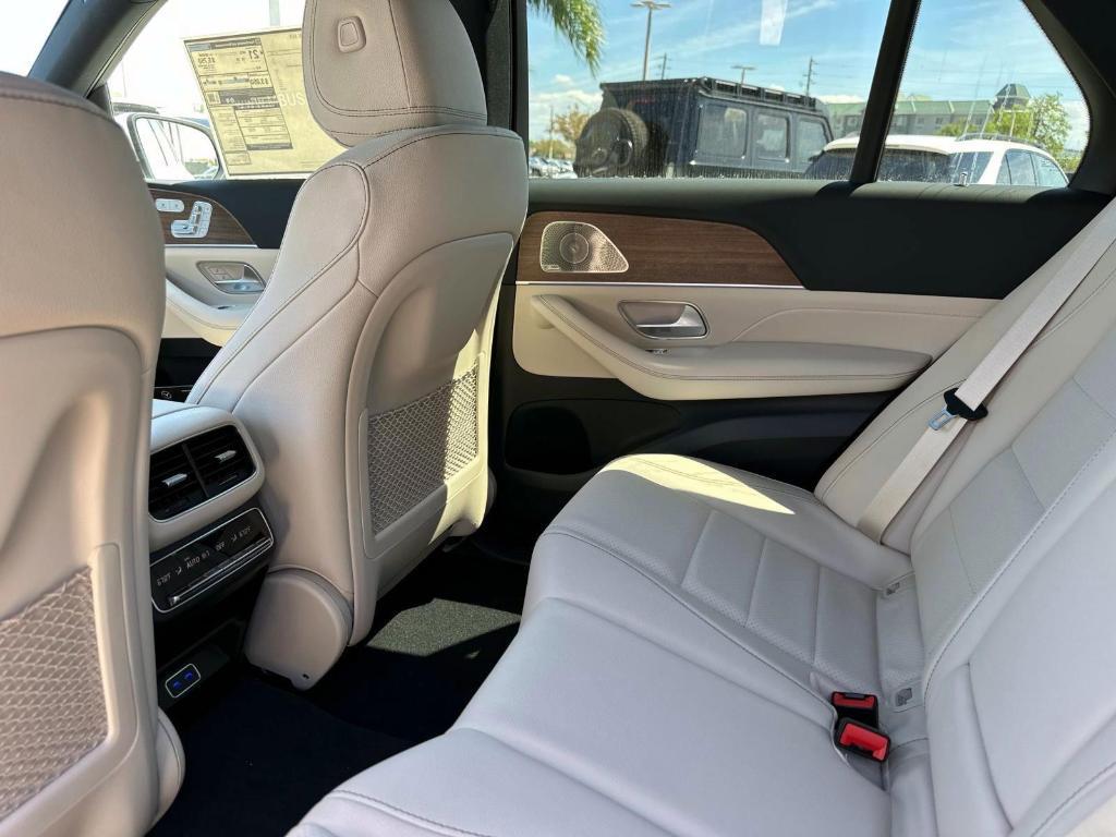 new 2025 Mercedes-Benz GLE 450 car, priced at $76,190