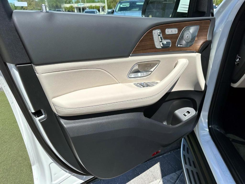 new 2025 Mercedes-Benz GLE 450 car, priced at $76,190