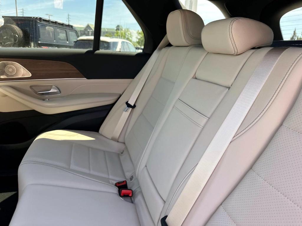 new 2025 Mercedes-Benz GLE 450 car, priced at $76,190