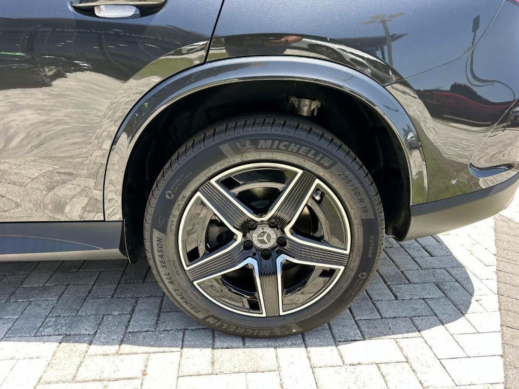 new 2025 Mercedes-Benz GLC 300 car, priced at $57,485