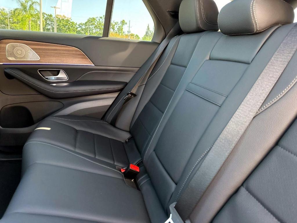 new 2025 Mercedes-Benz GLE 450 car, priced at $85,630