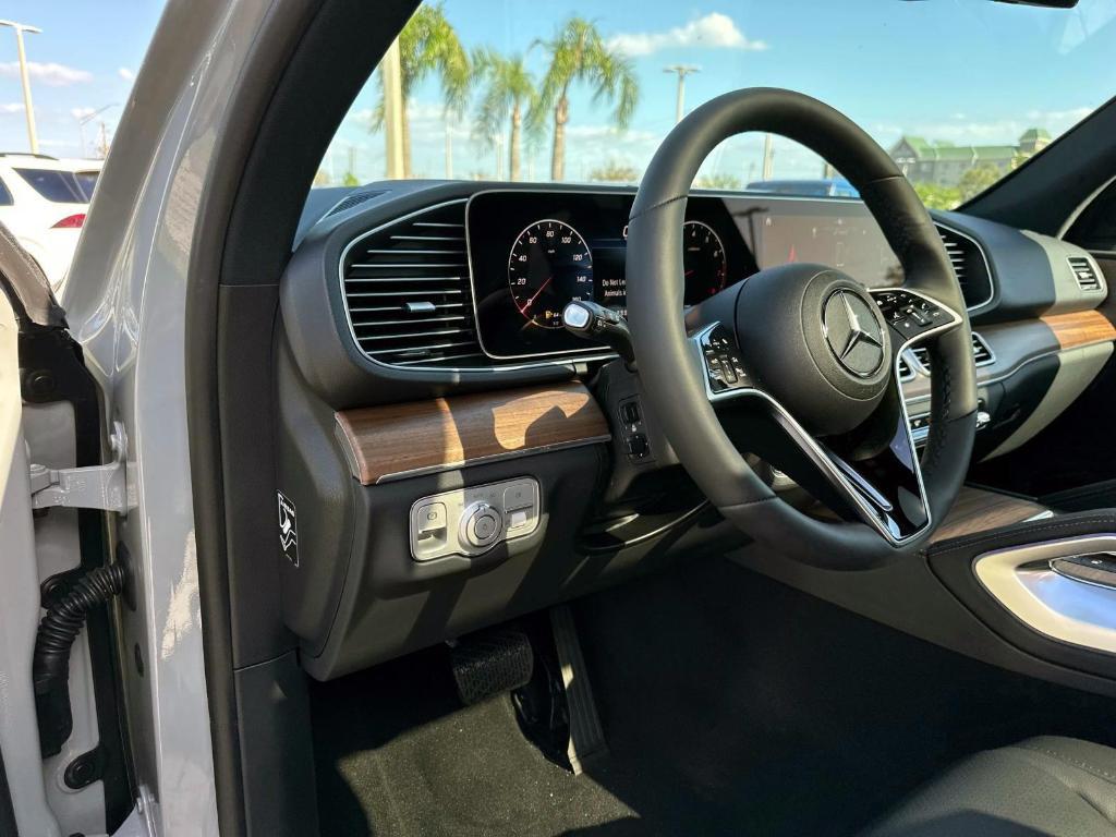 new 2025 Mercedes-Benz GLE 450 car, priced at $85,630