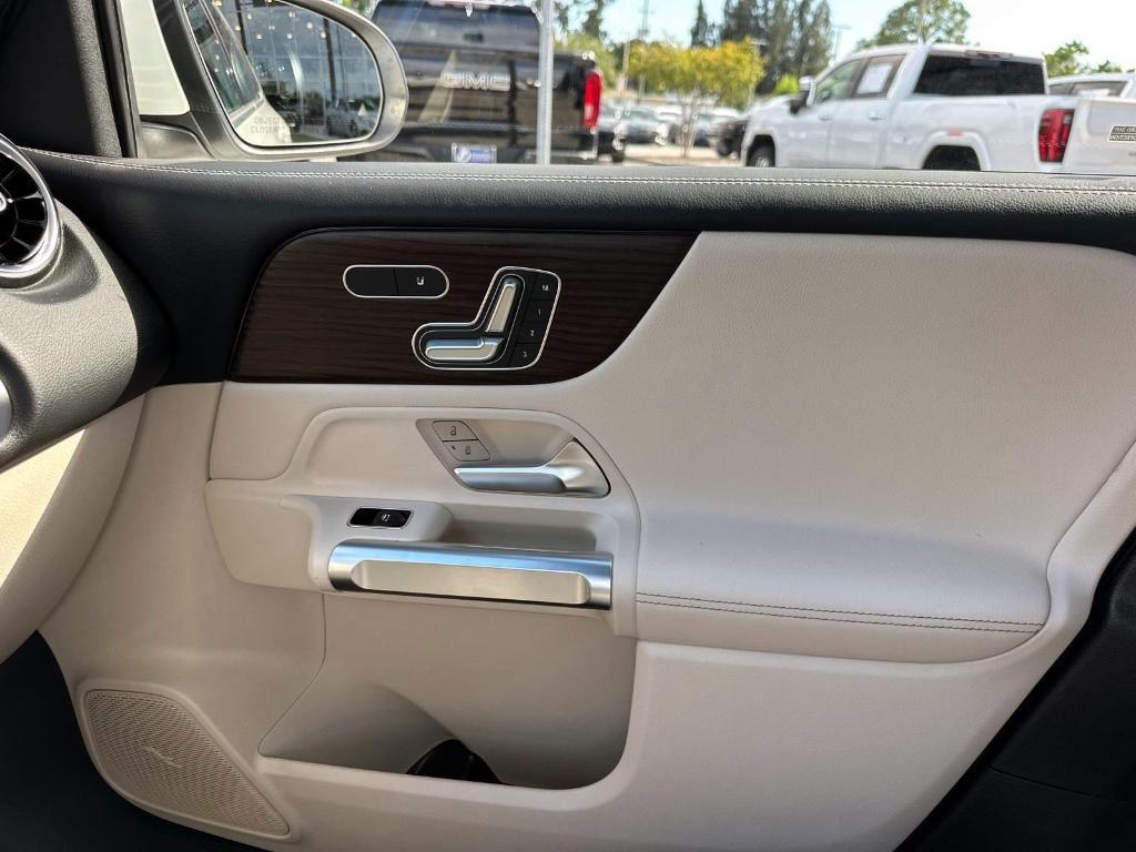 new 2025 Mercedes-Benz GLB 250 car, priced at $49,460