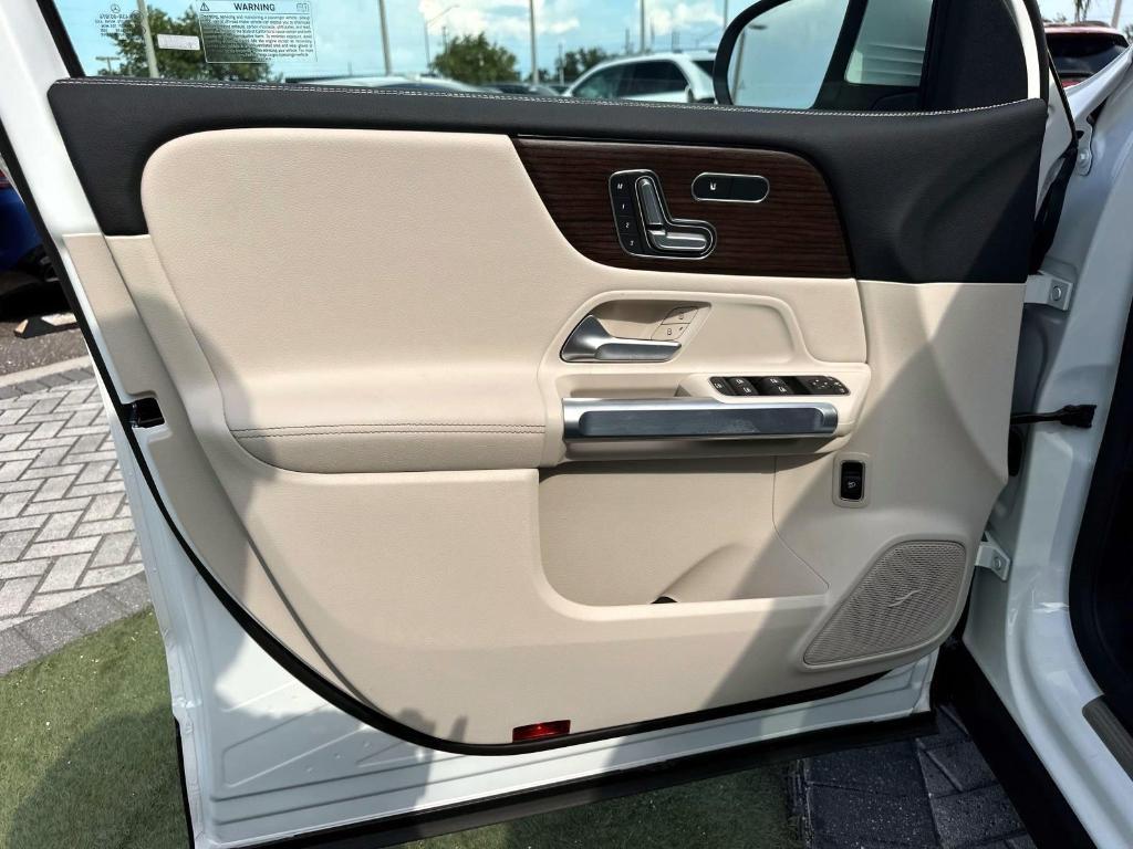 new 2025 Mercedes-Benz GLB 250 car, priced at $49,460