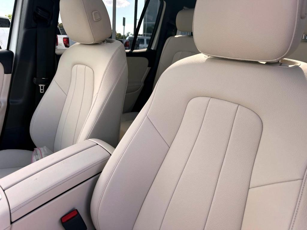 new 2025 Mercedes-Benz GLB 250 car, priced at $49,460