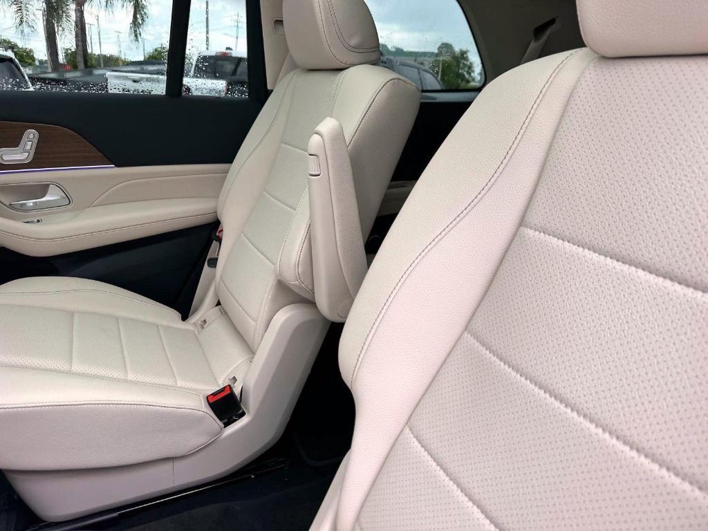 new 2025 Mercedes-Benz GLS 450 car, priced at $96,815