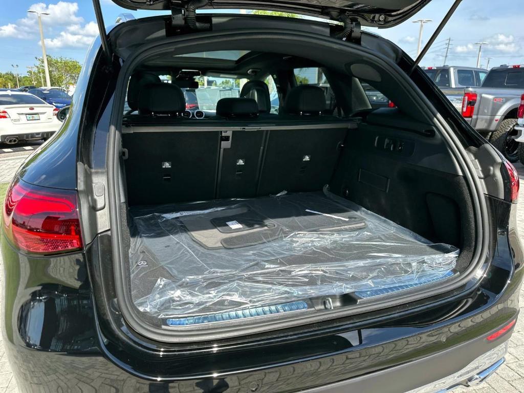 new 2025 Mercedes-Benz GLC 300 car, priced at $54,185