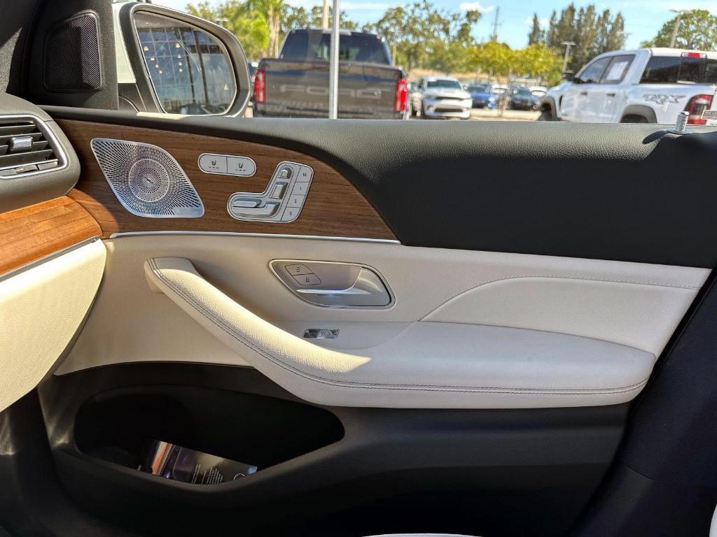 new 2025 Mercedes-Benz GLS 450 car, priced at $91,775