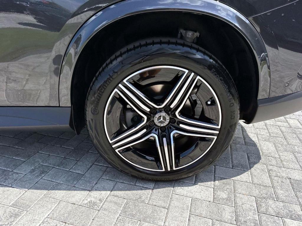new 2025 Mercedes-Benz GLC 300 car, priced at $58,715