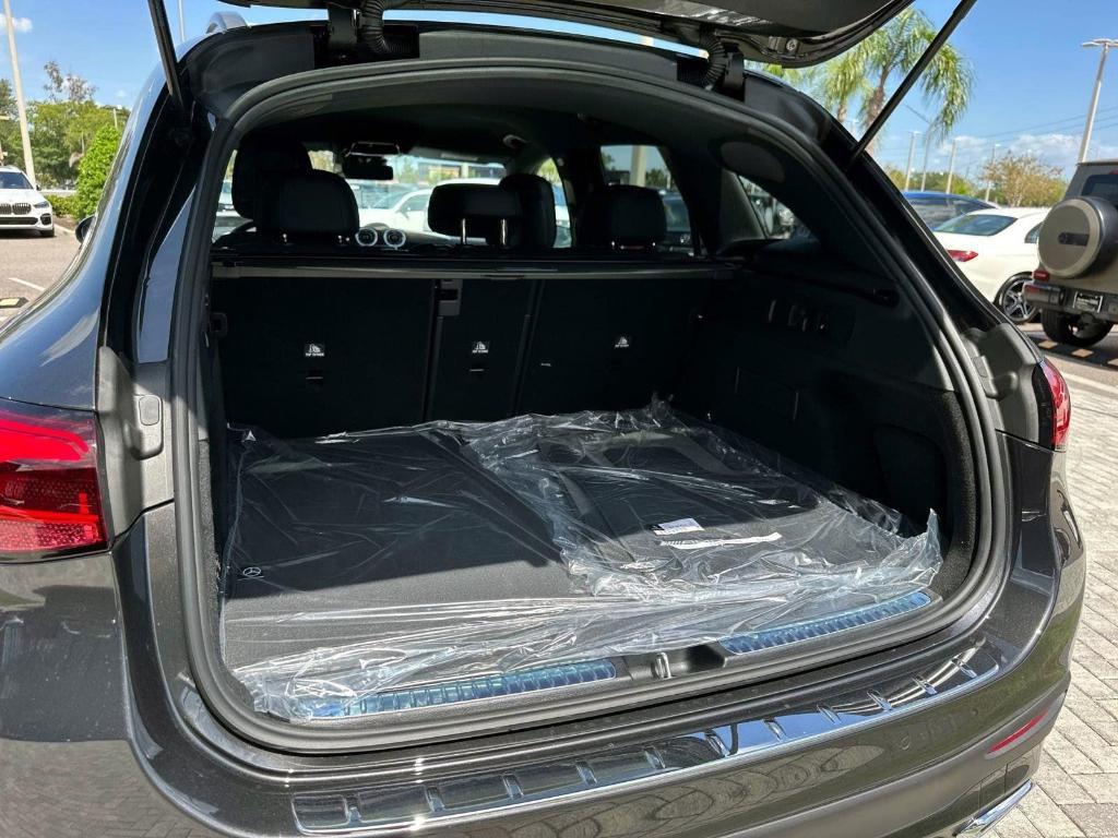 new 2025 Mercedes-Benz GLC 300 car, priced at $58,715