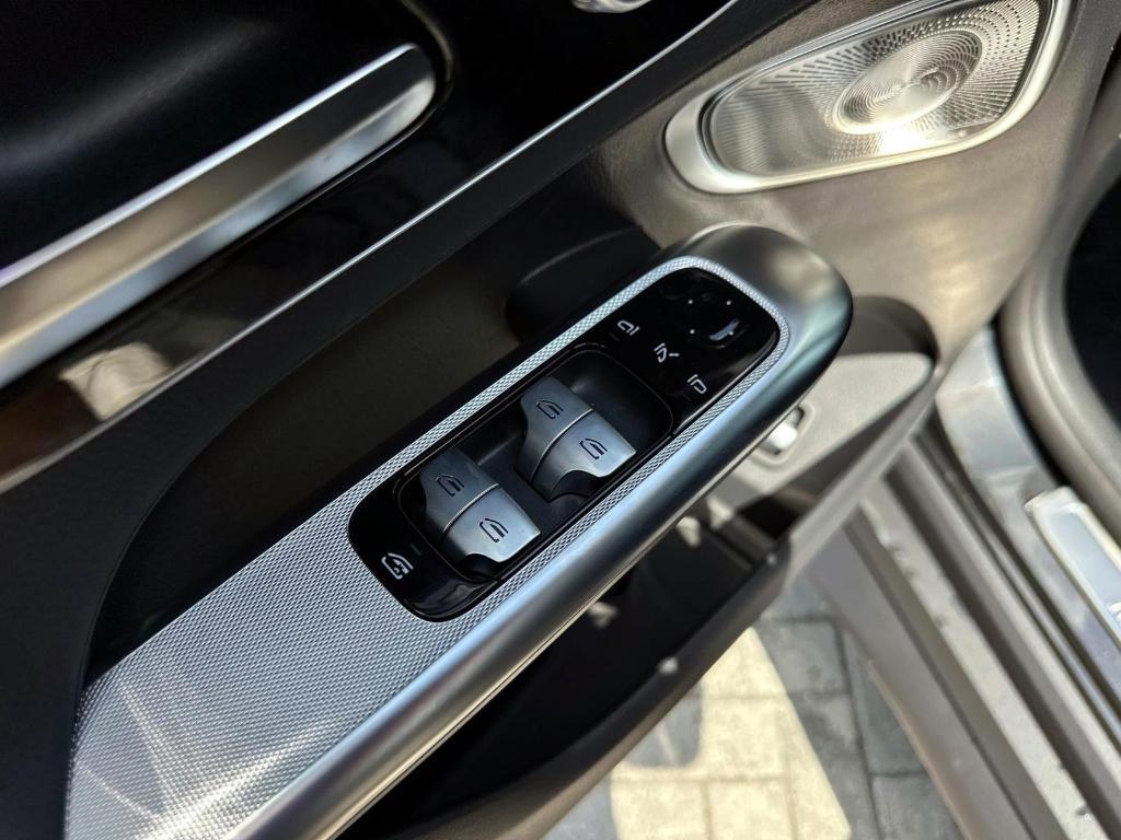new 2025 Mercedes-Benz GLC 300 car, priced at $58,715