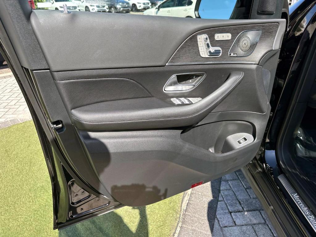 new 2025 Mercedes-Benz GLS 450 car, priced at $91,945