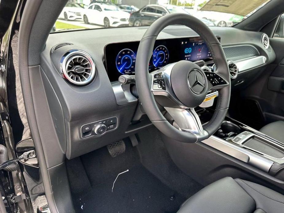 new 2024 Mercedes-Benz EQB 300 car, priced at $61,575