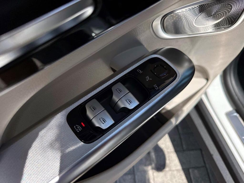 new 2025 Mercedes-Benz GLC 300 car, priced at $53,085
