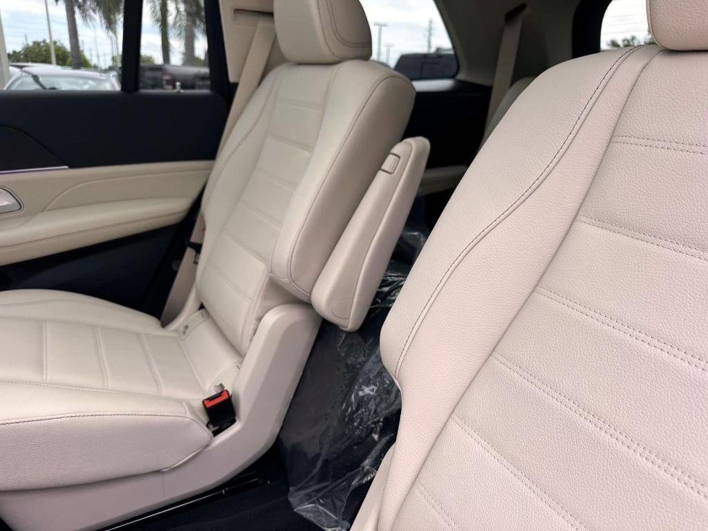 new 2026 Mercedes-Benz GLS 450 car, priced at $99,365