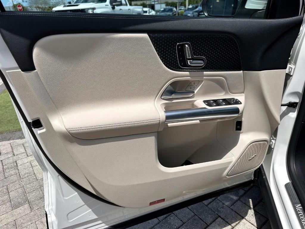 new 2025 Mercedes-Benz GLA 250 car, priced at $47,845