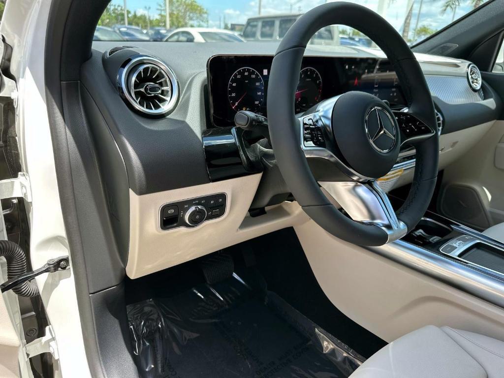 new 2025 Mercedes-Benz GLA 250 car, priced at $47,845