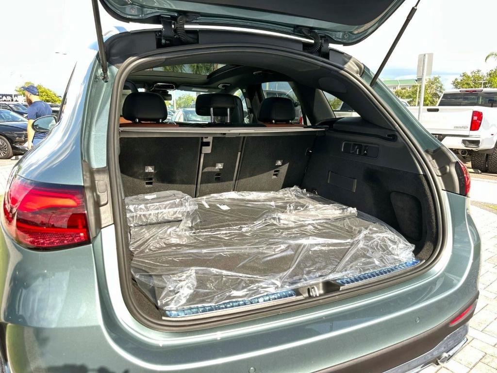 new 2025 Mercedes-Benz GLC 350e car, priced at $70,260