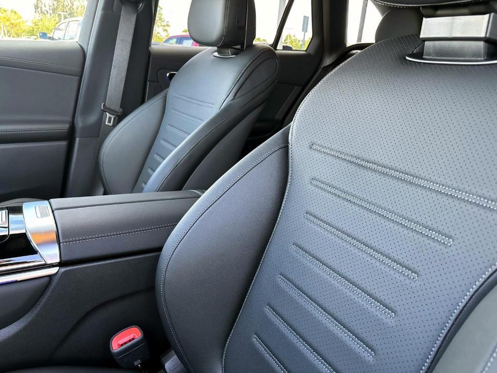 new 2025 Mercedes-Benz GLC 300 car, priced at $58,635
