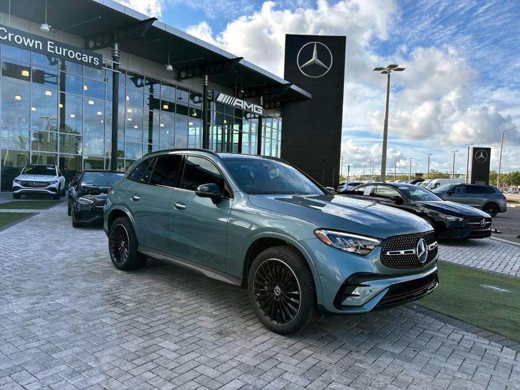 new 2025 Mercedes-Benz GLC 300 car, priced at $58,635