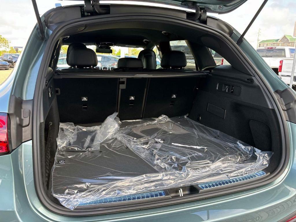 new 2025 Mercedes-Benz GLC 300 car, priced at $58,635