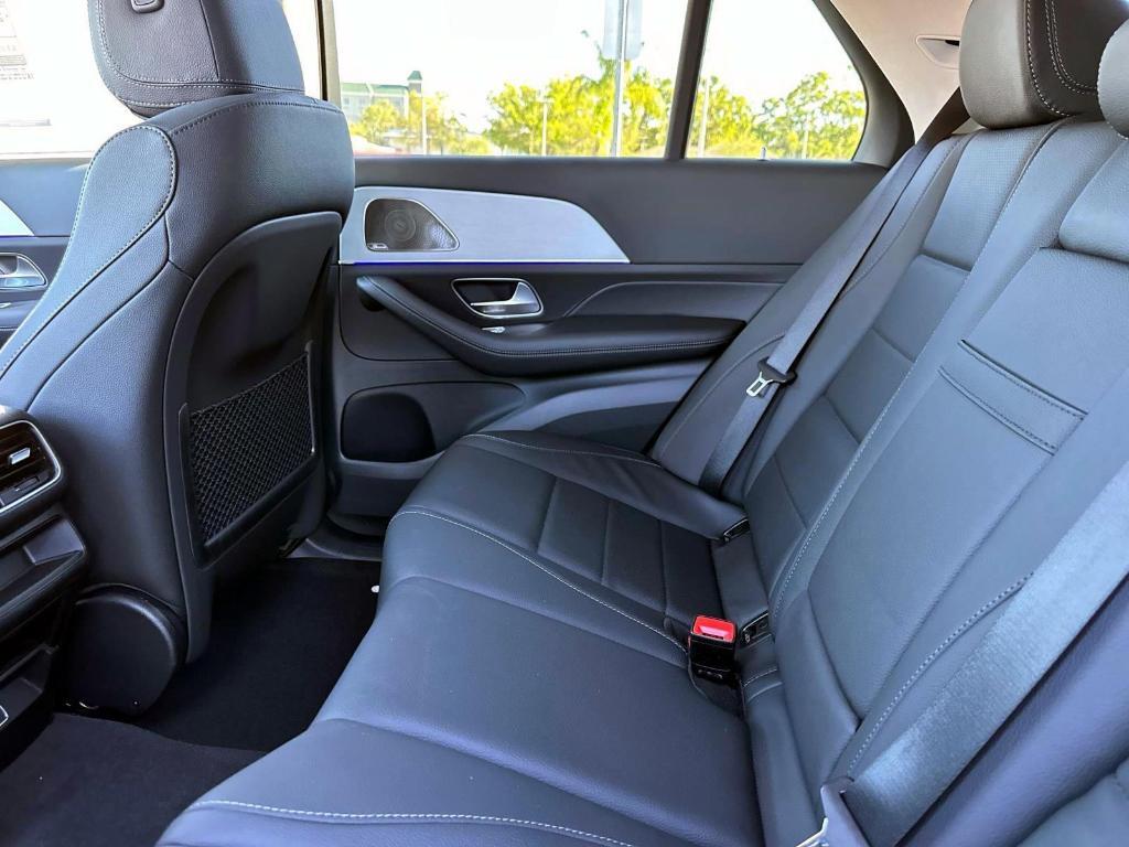 new 2025 Mercedes-Benz GLE 450 car, priced at $79,235