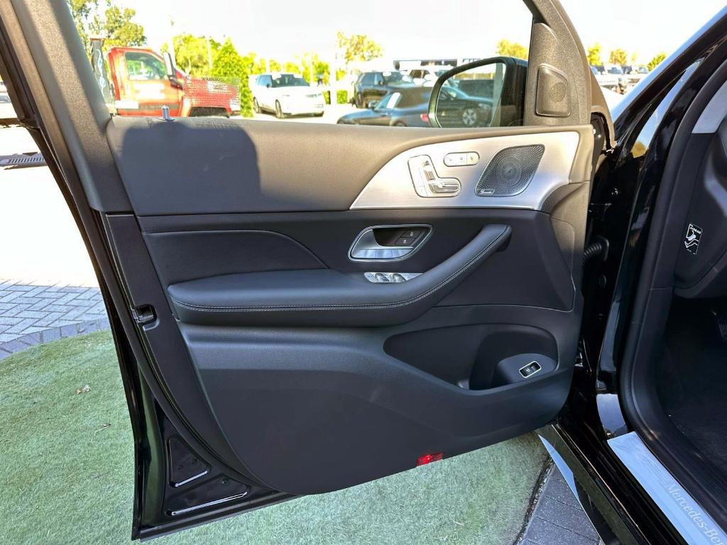 new 2025 Mercedes-Benz GLE 450 car, priced at $79,235