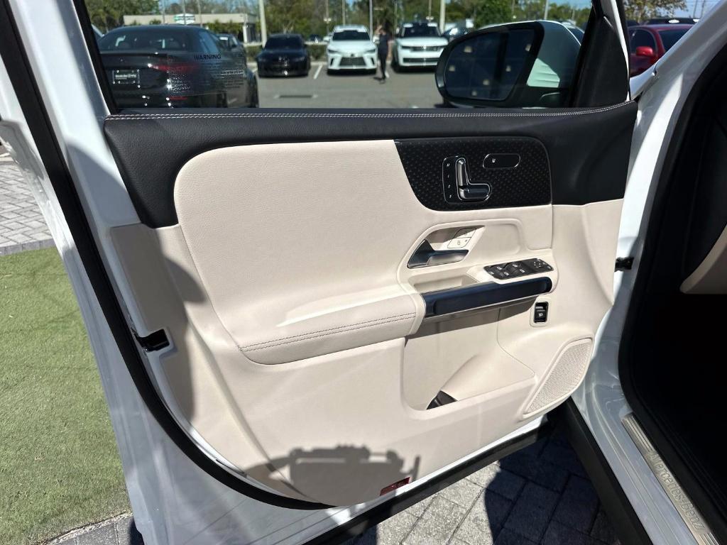 new 2025 Mercedes-Benz GLB 250 car, priced at $47,145