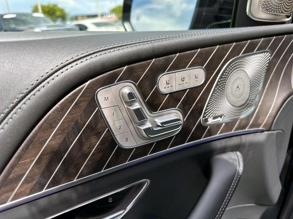 new 2025 Mercedes-Benz Maybach GLS 600 car, priced at $210,745