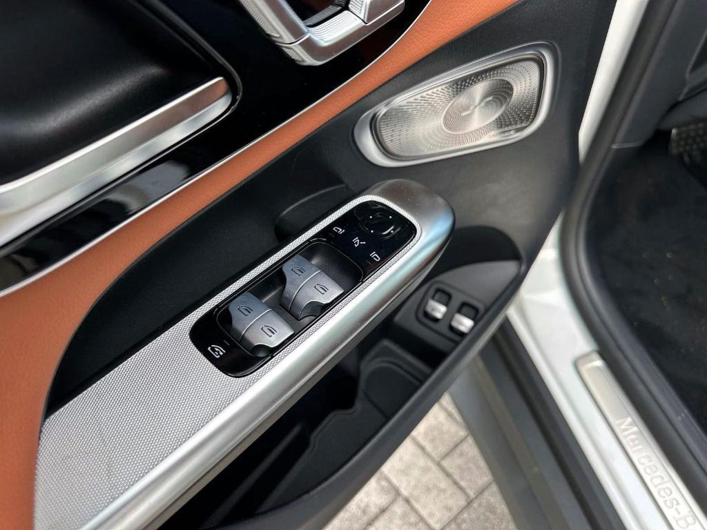 new 2025 Mercedes-Benz GLC 350e car, priced at $70,900