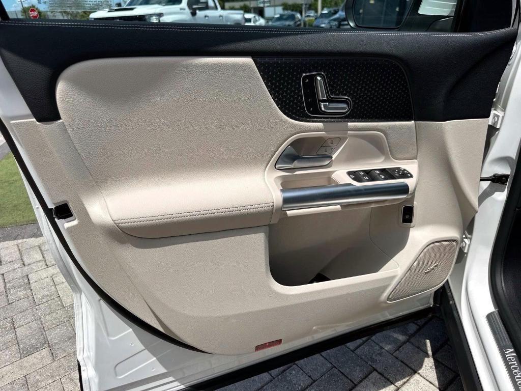 new 2025 Mercedes-Benz GLA 250 car, priced at $45,845