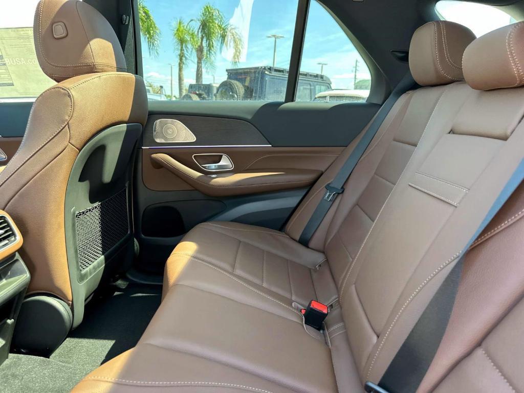 new 2025 Mercedes-Benz GLE 450 car, priced at $76,095