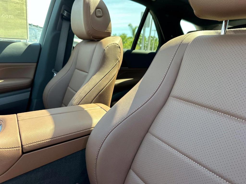 new 2025 Mercedes-Benz GLE 450 car, priced at $76,095