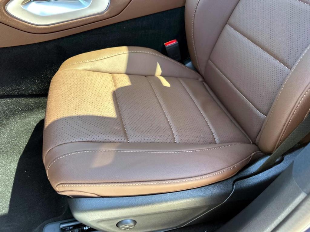 new 2025 Mercedes-Benz GLE 450 car, priced at $76,095