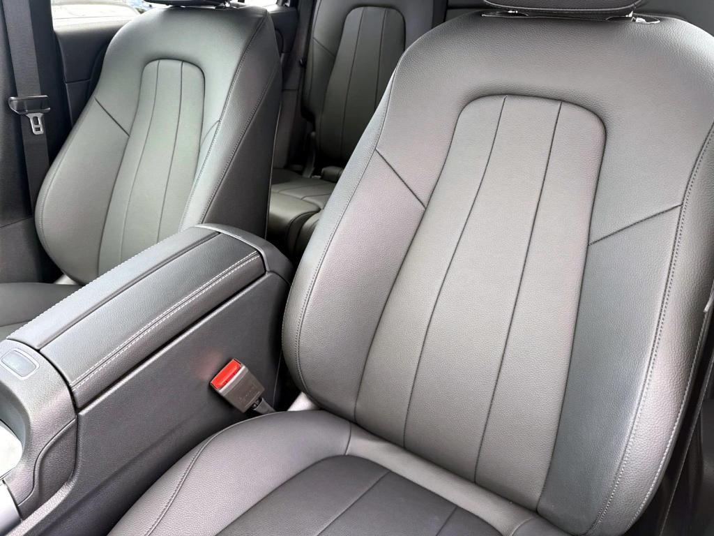 new 2025 Mercedes-Benz GLB 250 car, priced at $49,595