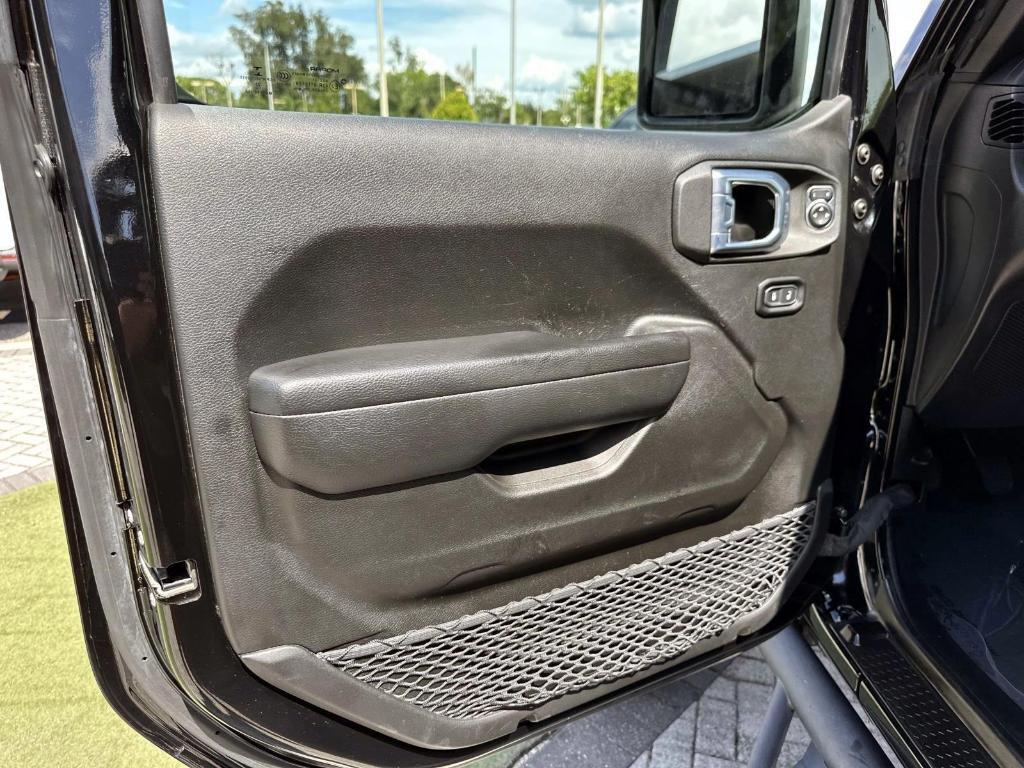used 2022 Jeep Gladiator car, priced at $36,917