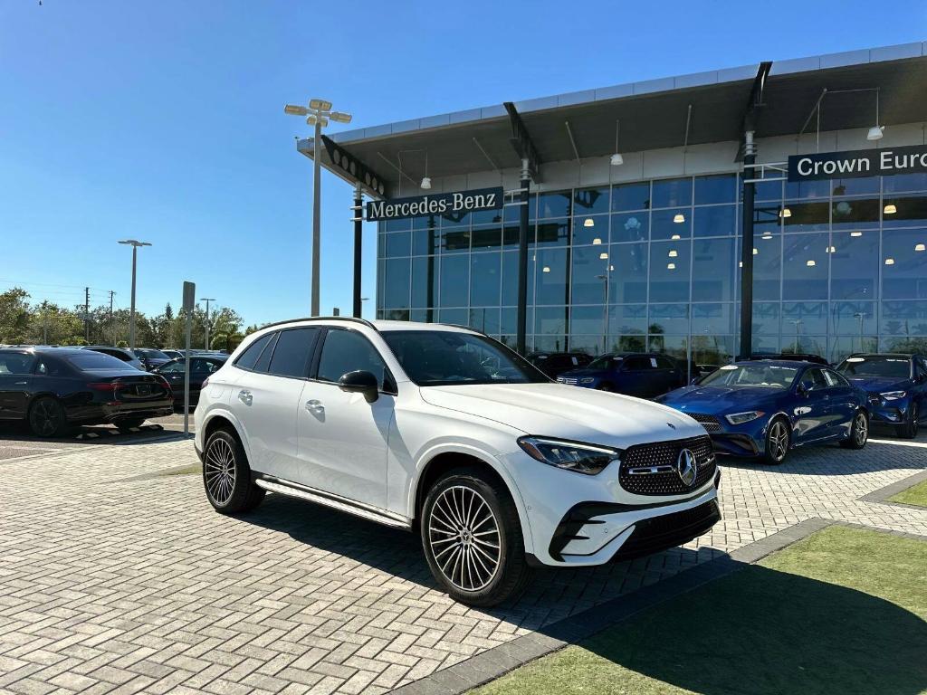 new 2025 Mercedes-Benz GLC 300 car, priced at $61,055