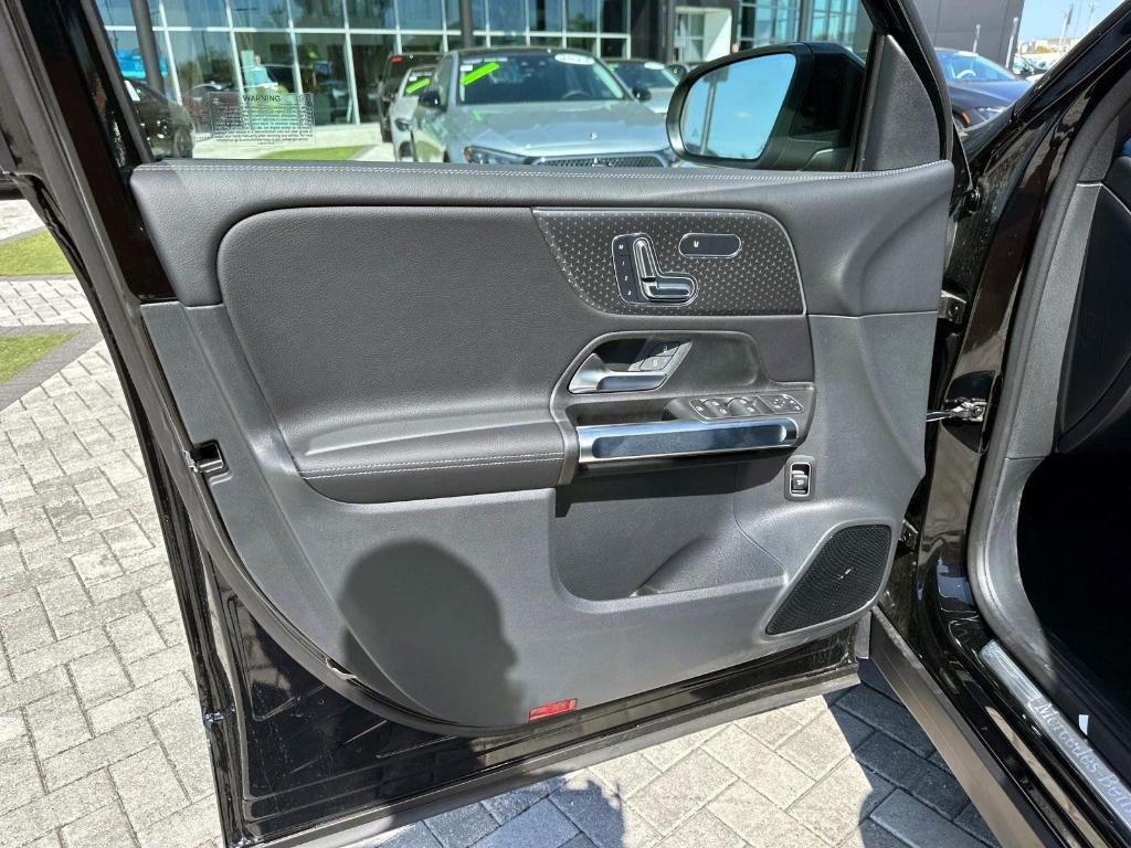 new 2025 Mercedes-Benz GLB 250 car, priced at $48,645
