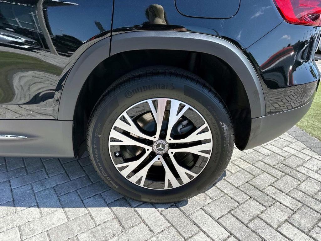 new 2025 Mercedes-Benz GLB 250 car, priced at $48,645