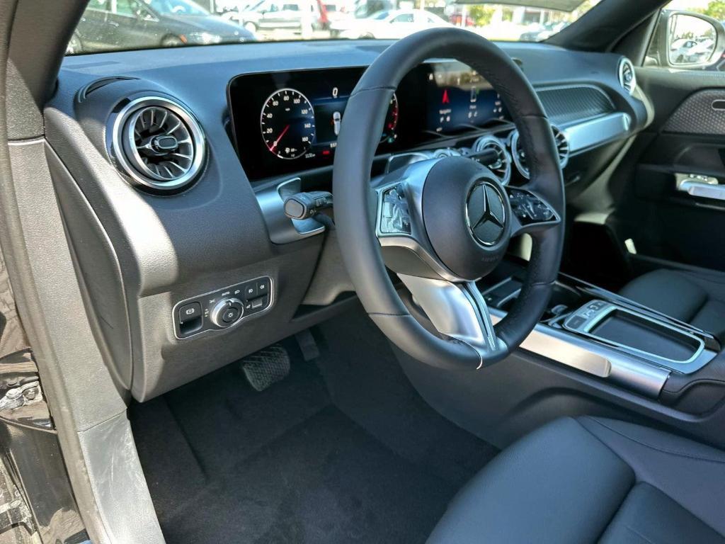 new 2025 Mercedes-Benz GLB 250 car, priced at $48,645