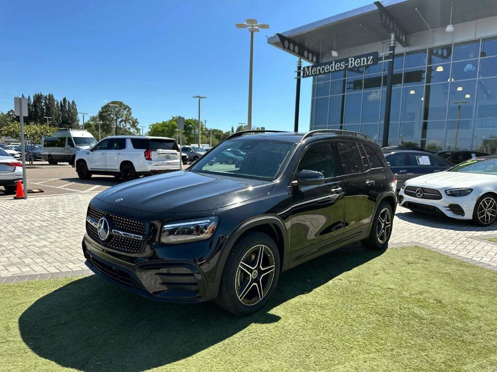 new 2024 Mercedes-Benz GLB 250 car, priced at $53,245