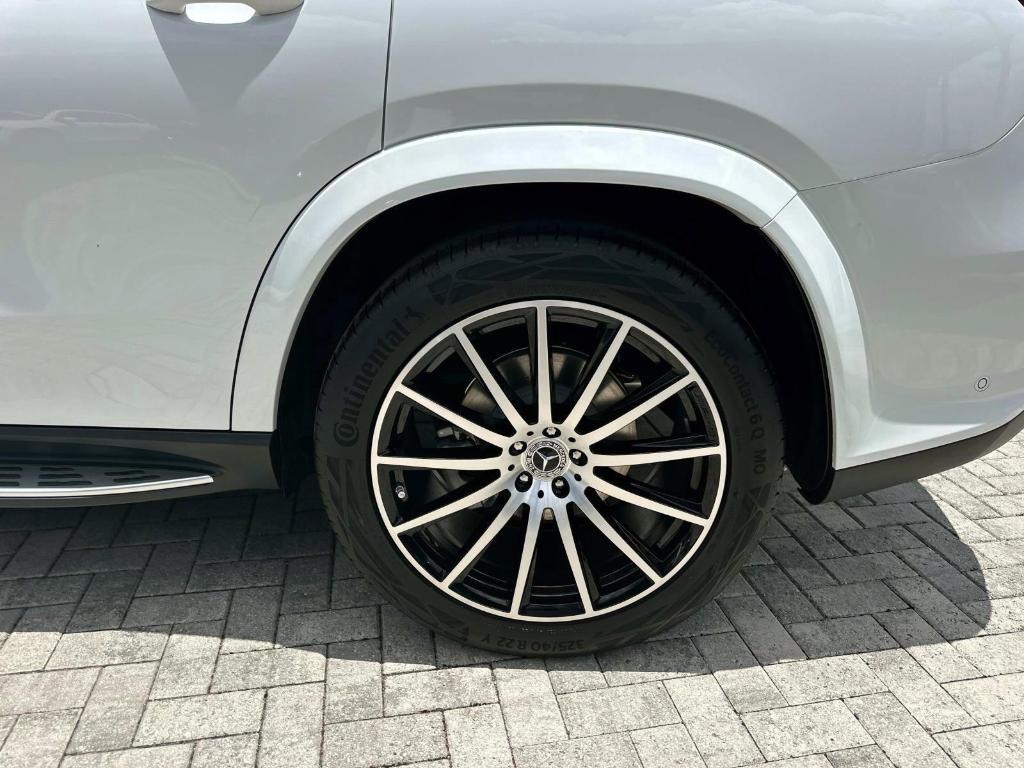 new 2025 Mercedes-Benz GLS 580 car, priced at $122,265