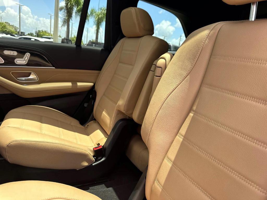 new 2025 Mercedes-Benz GLS 580 car, priced at $122,265