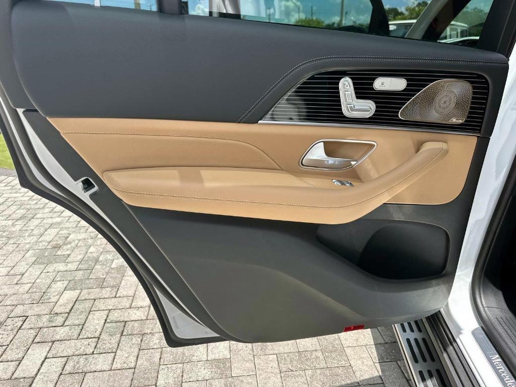 new 2025 Mercedes-Benz GLS 580 car, priced at $122,265