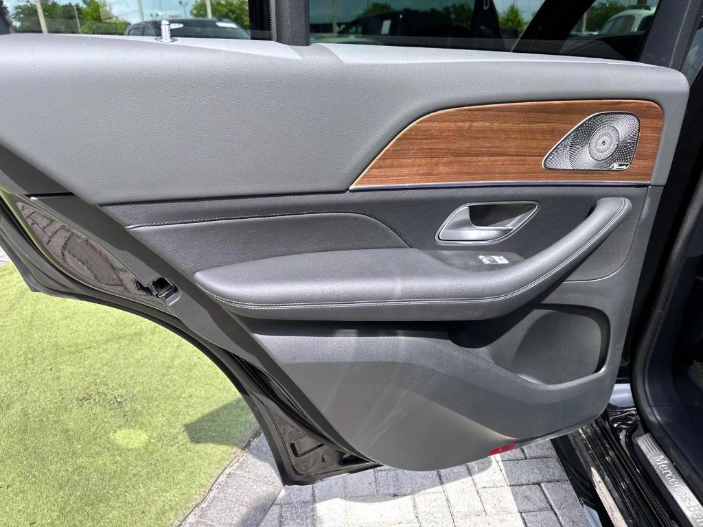 new 2025 Mercedes-Benz GLE 450 car, priced at $81,245