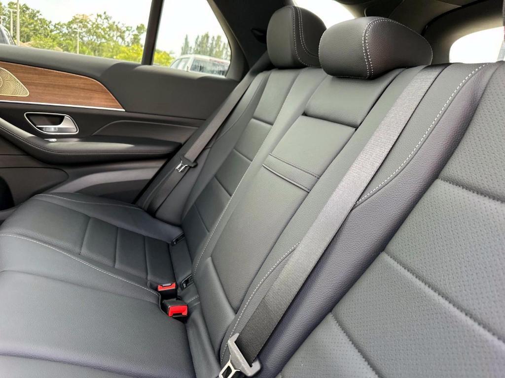 new 2025 Mercedes-Benz GLE 450 car, priced at $81,245