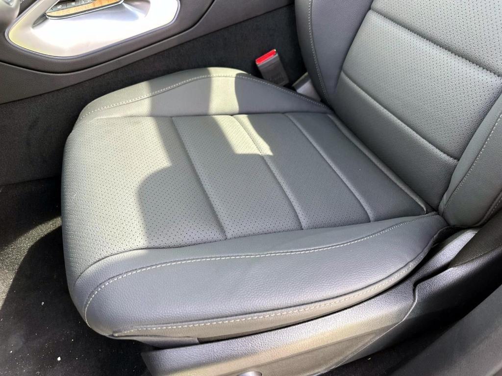 new 2025 Mercedes-Benz GLE 450 car, priced at $81,245