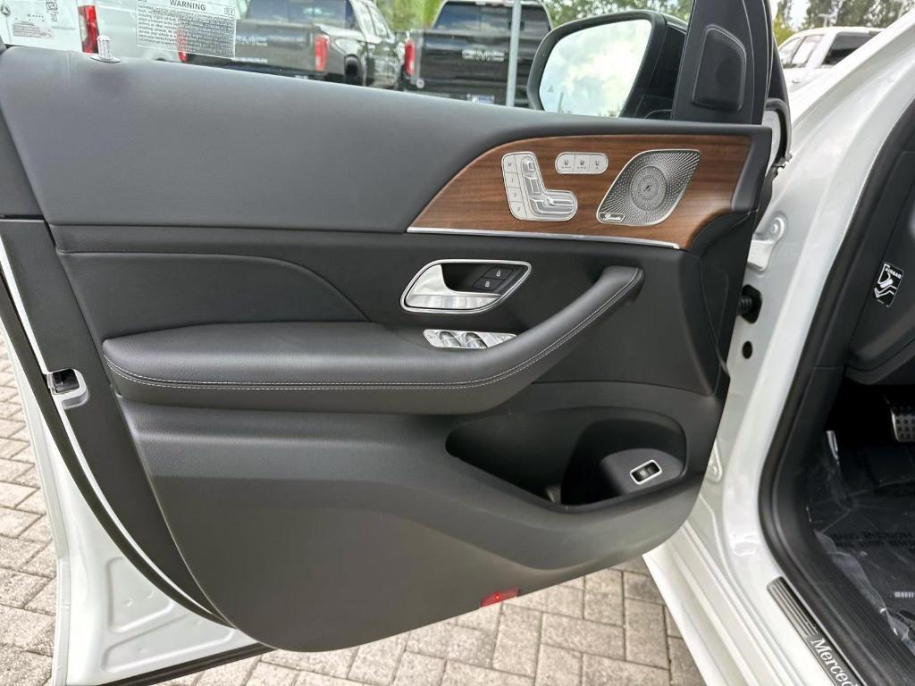 new 2025 Mercedes-Benz GLS 450 car, priced at $95,480